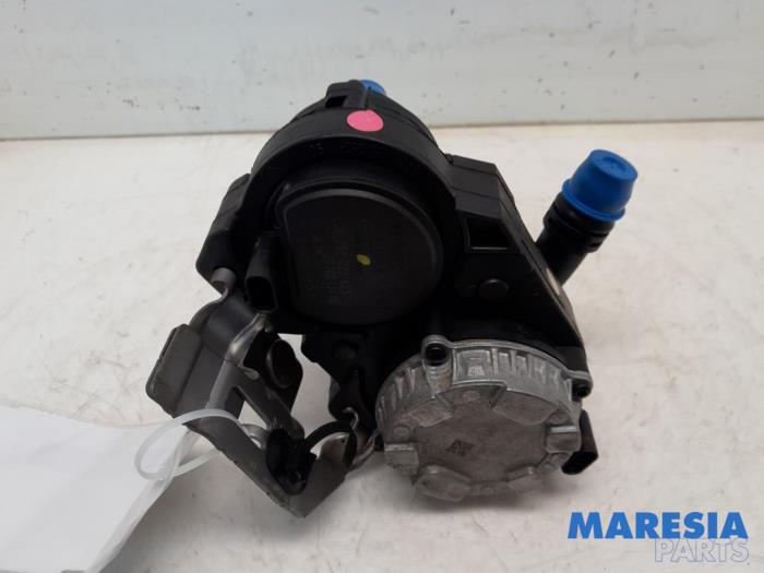 Begagnade Extra vattenpump Citroen C5 Aircross I (A4/AC/AJ/AR) 1.6 Hybrid 225 16V Pris € 133,09 Inklusive moms erbjuds av Maresia Parts