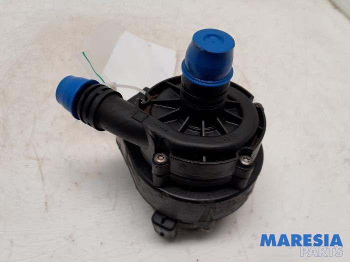 Begagnade Extra vattenpump Citroen C5 Aircross I (A4/AC/AJ/AR) 1.6 Hybrid 225 16V Pris € 72,59 Inklusive moms erbjuds av Maresia Parts