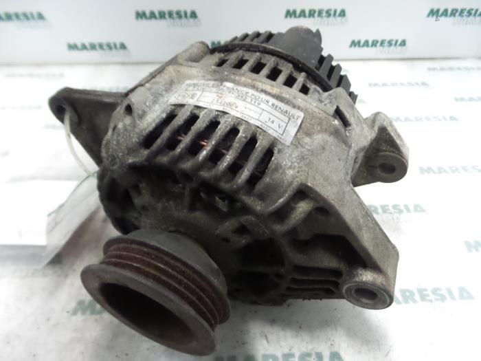 Begagnade Dynamo Renault Safrane I 2.2i Si 8V Pris € 50,00 Marginaltabell erbjuds av Maresia Parts