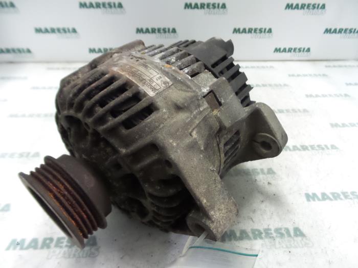 Gebrauchte Dynamo Renault Safrane I 2.2i Si 8V Preis € 50,00 Margenregelung angeboten von Maresia Parts