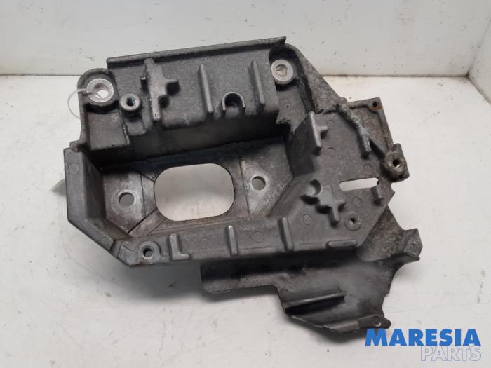Engine mount from a Renault Clio III (BR/CR) 1.4 16V 2006