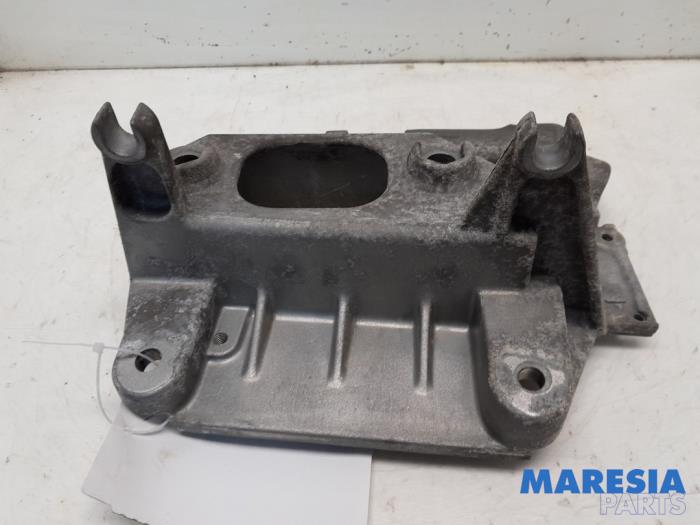 Used Engine mount Renault Clio III (BR/CR) 1.4 16V Price € 24,99 Margin scheme offered by Maresia Parts