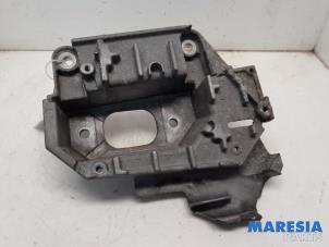Engine mount from a Renault Clio III (BR/CR) 1.4 16V 2006
