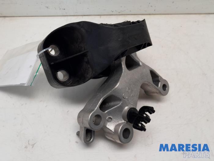 Used Engine mount Renault Captur I (2R) 1.2 TCE 16V EDC Price € 30,00 Margin scheme offered by Maresia Parts
