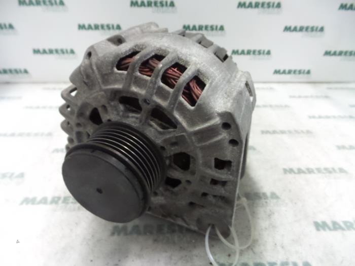 Begagnade Dynamo Renault Clio II (BB/CB) 1.2 Pris € 40,00 Marginaltabell erbjuds av Maresia Parts