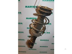 Used Front shock absorber rod, left Renault Laguna II (BG) 1.6 16V Price € 40,00 Margin scheme offered by Maresia Parts