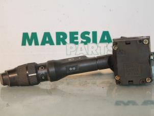 Usados Interruptor de indicador de dirección Fiat Tipo (160) 1.4 DGT IE Precio € 25,00 Norma de margen ofrecido por Maresia Parts