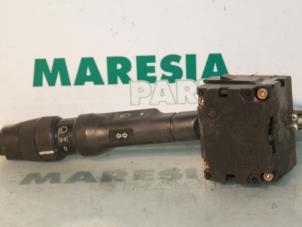 Usados Interruptor de indicador de dirección Fiat Tipo (160) 1.4 DGT IE Precio € 25,00 Norma de margen ofrecido por Maresia Parts