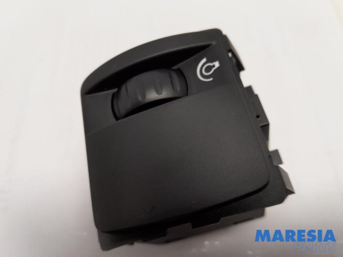 Begagnade Dimmer, förarkabin Renault Scénic III (JZ) 2.0 16V CVT Pris € 10,00 Marginaltabell erbjuds av Maresia Parts