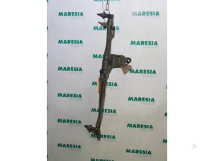 Used Wiper mechanism Renault Master II (FD/HD) 2.5 D Price € 60,50 Inclusive VAT offered by Maresia Parts