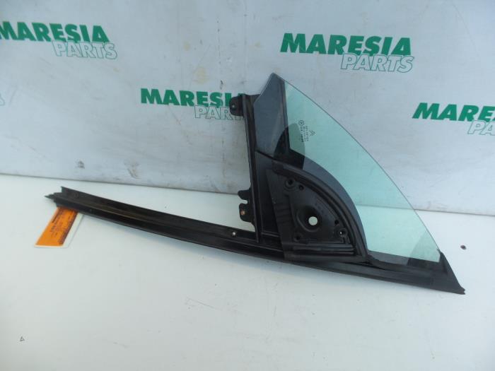 Usados Ventanilla triangular izquierda delante Citroen C3 Pluriel (HB) 1.6 16V Precio € 40,00 Norma de margen ofrecido por Maresia Parts