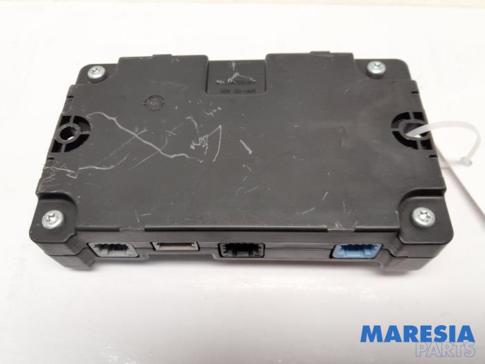 Begagnade Telefonmodul Renault Scénic III (JZ) 2.0 16V CVT Pris € 34,99 Marginaltabell erbjuds av Maresia Parts