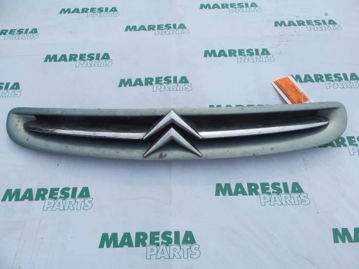 Begagnade Grill Citroen Xsara Picasso (CH) 1.8 16V Pris € 30,00 Marginaltabell erbjuds av Maresia Parts