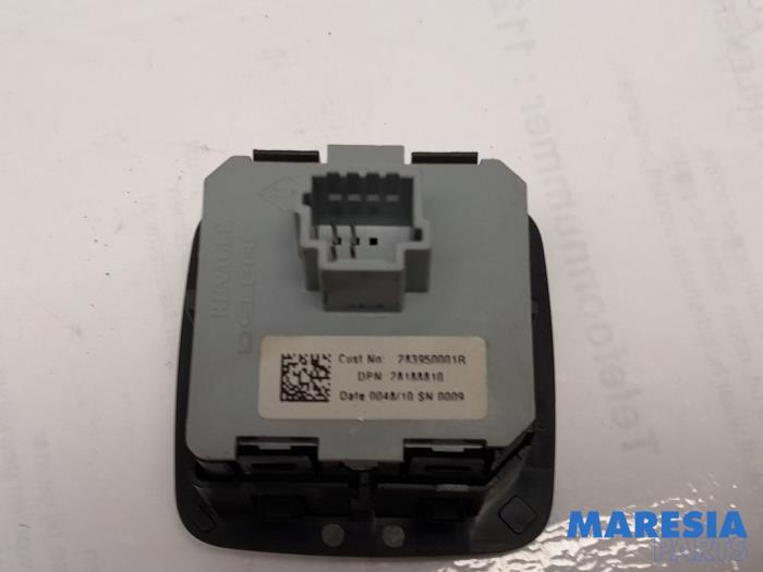 Commande ordinateur de bord d'un Renault Scénic III (JZ) 2.0 16V CVT 2010