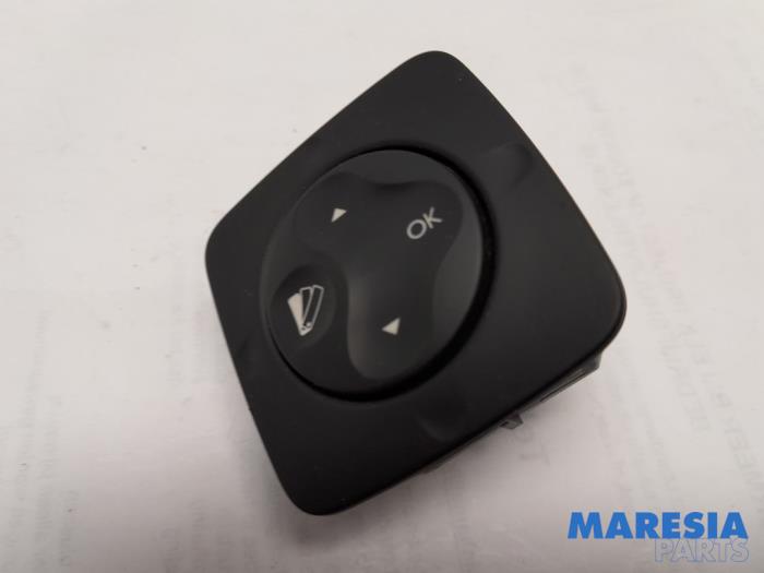 Commande ordinateur de bord d'un Renault Scénic III (JZ) 2.0 16V CVT 2010