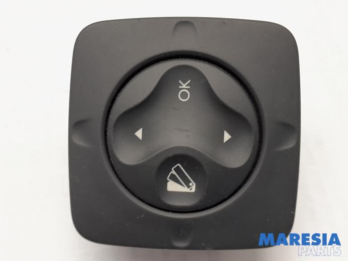Used On-board computer controller Renault Scénic III (JZ) 2.0 16V CVT Price € 15,00 Margin scheme offered by Maresia Parts
