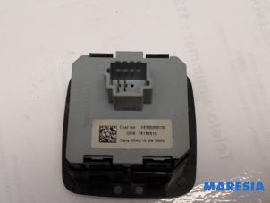 Commande ordinateur de bord d'un Renault Scénic III (JZ) 2.0 16V CVT 2010
