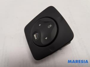Commande ordinateur de bord d'un Renault Scénic III (JZ) 2.0 16V CVT 2010