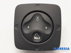 Commande ordinateur de bord d'un Renault Scénic III (JZ) 2.0 16V CVT 2010