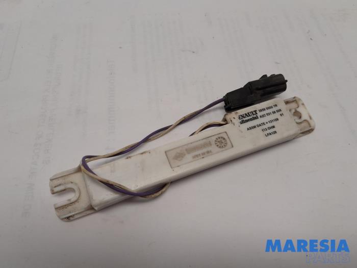 Używane Keyless Entry-Antena Renault Scénic III (JZ) 2.0 16V CVT Cena € 10,00 Procedura marży oferowane przez Maresia Parts