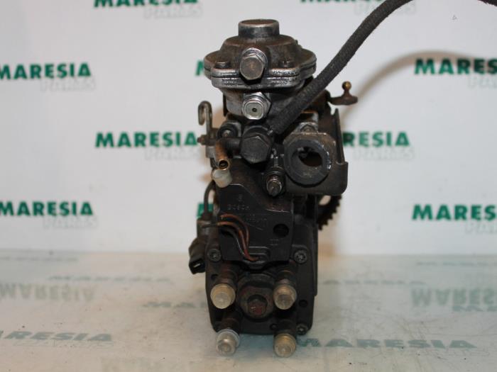 Kraftstoffpumpe Mechanisch van een Alfa Romeo 146 (930B) 1.9 TD 1995