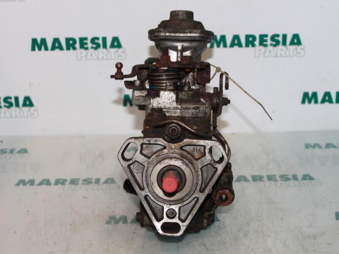 Kraftstoffpumpe Mechanisch van een Alfa Romeo 146 (930B) 1.9 TD 1995