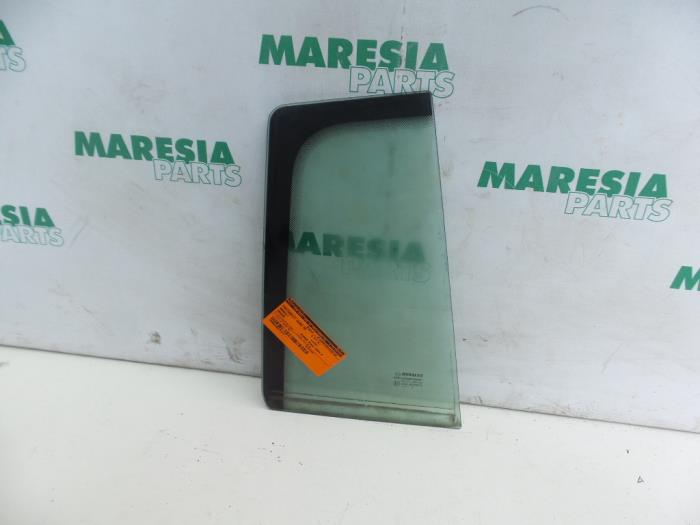 Usados Ventanilla triangular derecha detrás Renault Megane II Grandtour (KM) 1.5 dCi 80 Precio € 25,00 Norma de margen ofrecido por Maresia Parts