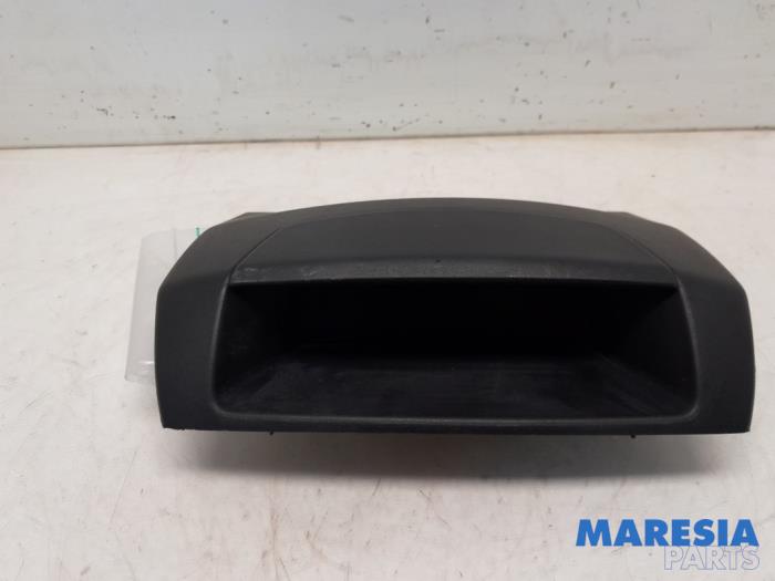 Begagnade Innerdisplay Peugeot Partner Tepee (7A/B/C/D/E/F/G/J/P/S) 1.6 16V Phase 1 Pris € 30,00 Marginaltabell erbjuds av Maresia Parts