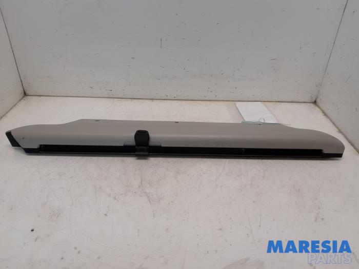 Używane Roleta prawa Peugeot Partner Tepee (7A/B/C/D/E/F/G/J/P/S) 1.6 16V Phase 1 Cena € 49,00 Procedura marży oferowane przez Maresia Parts