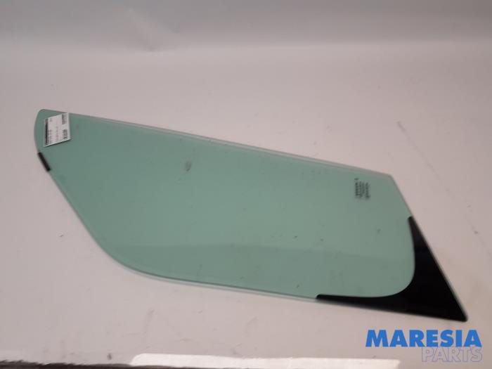 Usados Ventanilla triangular izquierda delante Renault Master III (MA/MB/MC/MD/MH/MF/MG/MH) 2.3 dCi 135 16V FWD Precio € 121,00 IVA incluido ofrecido por Maresia Parts