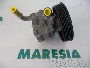 Używane Pompa wspomagania kierownicy Renault Laguna II Grandtour (KG) 1.6 16V Cena € 60,00 Procedura marży oferowane przez Maresia Parts