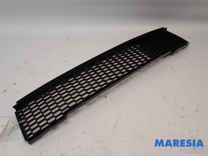 Używane Grill Fiat 500 (312) 1.2 Cena € 19,99 Procedura marży oferowane przez Maresia Parts