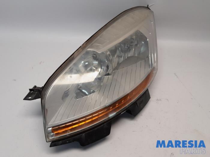 Używane Reflektor lewy Citroen C4 Grand Picasso (UA) 1.6 HDiF 16V 110 Cena € 89,00 Procedura marży oferowane przez Maresia Parts