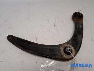 Begagnade Främre undre gaffelben, höger Peugeot Partner Tepee (7A/B/C/D/E/F/G/J/P/S) 1.6 16V Phase 1 Pris € 25,00 Marginaltabell erbjuds av Maresia Parts