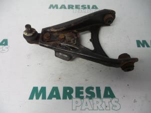 Usagé Bras de suspension bas avant gauche Renault Express/Rapid/Extra 1.9 D Prix € 25,00 Règlement à la marge proposé par Maresia Parts