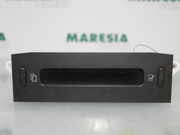 Begagnade Innerdisplay Peugeot Partner 1.9D Pris € 18,15 Inklusive moms erbjuds av Maresia Parts