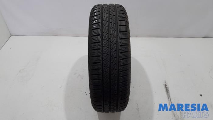 Używane Opona Peugeot 208 I (CA/CC/CK/CL) 1.2 Vti 12V PureTech 82 Cena € 30,00 Procedura marży oferowane przez Maresia Parts
