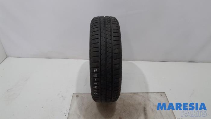 Używane Opona Peugeot 208 I (CA/CC/CK/CL) 1.2 Vti 12V PureTech 82 Cena € 30,00 Procedura marży oferowane przez Maresia Parts