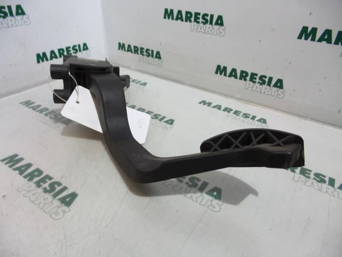 Begagnade Gaspedalsensor Fiat Doblo Cargo (223) 1.3 D 16V Multijet Pris € 60,50 Inklusive moms erbjuds av Maresia Parts