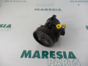 Used Power steering pump Renault Clio (B/C57/357/557/577) 1.8 GT 16V Kat. Price € 40,00 Margin scheme offered by Maresia Parts