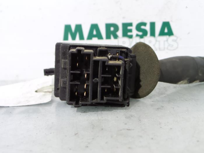 Indicator switch from a Fiat Scudo (220Z) 1.9 D 2000