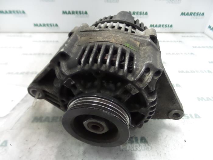 Gebrauchte Dynamo Renault Megane Scénic (JA) 1.6 RT Preis € 50,00 Margenregelung angeboten von Maresia Parts