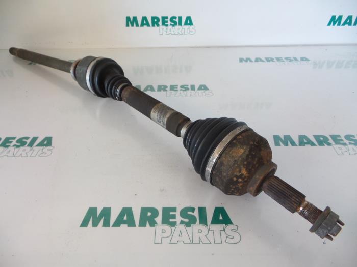 Front drive shaft, right from a Renault Laguna II Grandtour (KG) 2.2 dCi 150 16V 2004