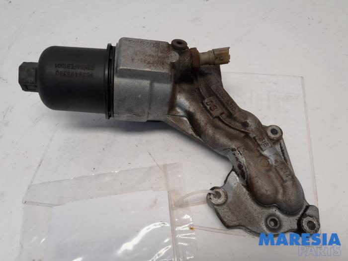 Gebrauchte Ölfiltergehäuse Peugeot 206 CC (2D) 1.6 16V Preis € 54,99 Margenregelung angeboten von Maresia Parts