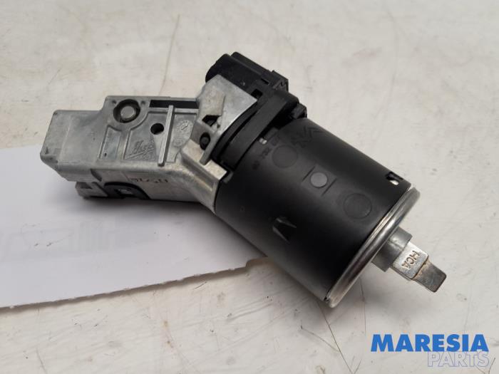 Używane Stacyjka + Kluczyk Peugeot 208 I (CA/CC/CK/CL) 1.2 Vti 12V PureTech 82 Cena € 29,99 Procedura marży oferowane przez Maresia Parts