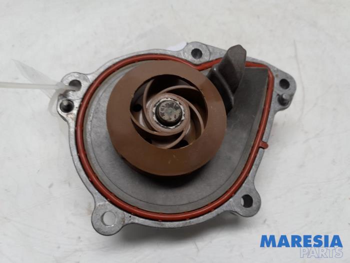 Usagé Pompe à eau Citroen C4 Picasso (3D/3E) 1.6 16V THP 155 Prix € 50,00 Règlement à la marge proposé par Maresia Parts