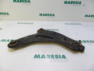 Usagé Bras de suspension bas avant droit Renault Trafic New (FL) 1.9 dCi 100 16V Prix € 25,00 Règlement à la marge proposé par Maresia Parts