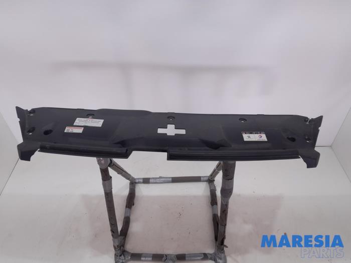 Begagnade Front Peugeot 508 SW (8E/8U) 1.6 THP 16V Pris € 34,99 Marginaltabell erbjuds av Maresia Parts