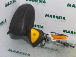 Usagé Rétroviseur extérieur gauche Renault Modus/Grand Modus (JP) 1.2 16V Prix € 50,00 Règlement à la marge proposé par Maresia Parts