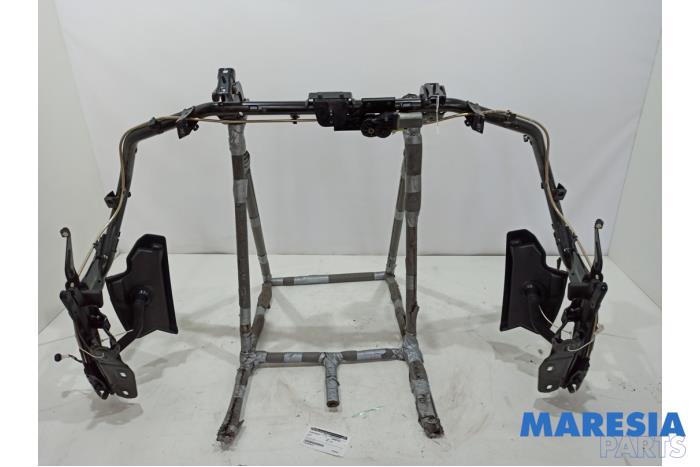 Używane Sterowanie dachu cabrio Peugeot 307 CC (3B) 2.0 16V Cena € 262,50 Procedura marży oferowane przez Maresia Parts